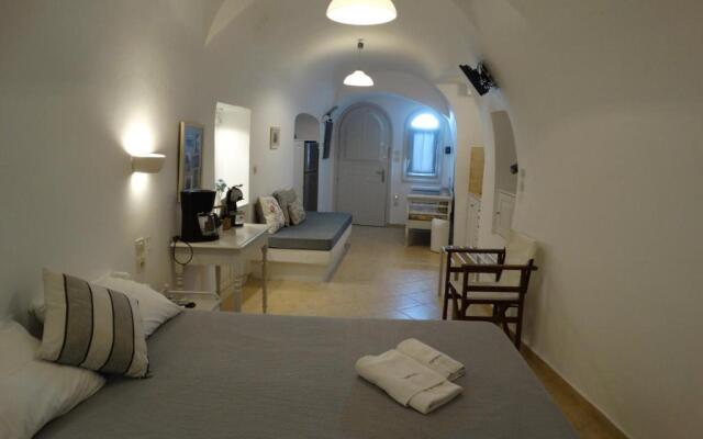 Yposkafo Suites - Studio - Santorini