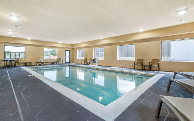 Comfort Suites Louisville Airport