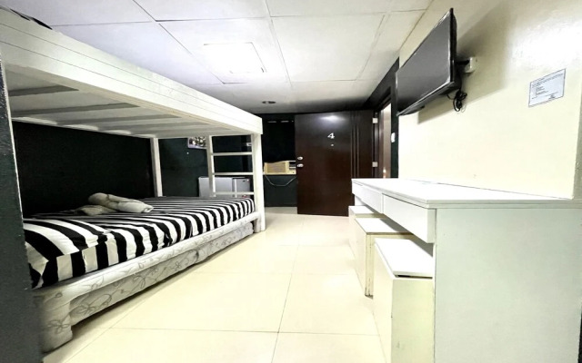 Super OYO 910 Sabaidee Suites