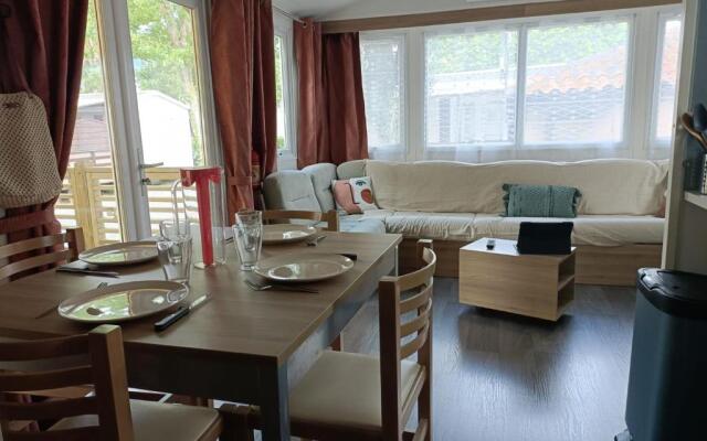Mobil-home camping 4 étoiles La carabasse Vias
