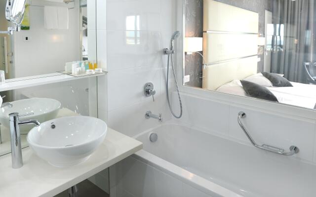 Palm Beach Hotel & Bungalows