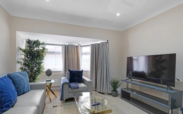 Stylish 4 Bedroom Home in Brightside Ave