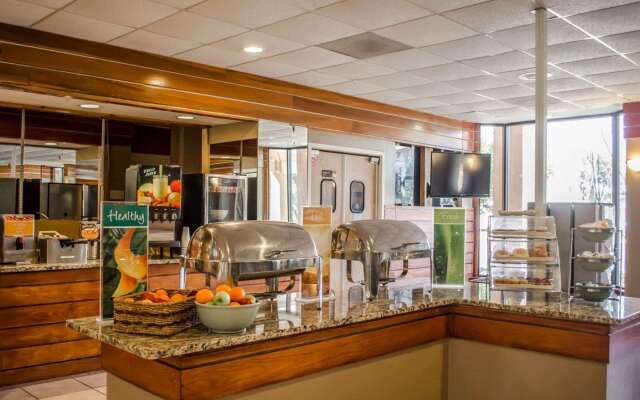 Quality Inn & Suites Pensacola Bayview