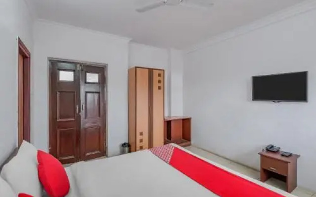 Blue Moon Guest House & Banquet