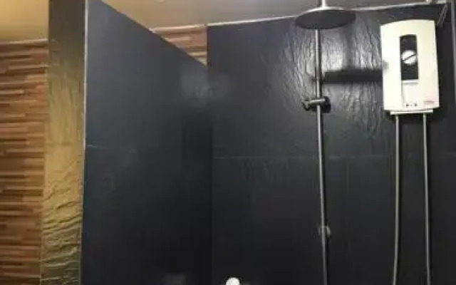 Rod Fai Fah Apartment