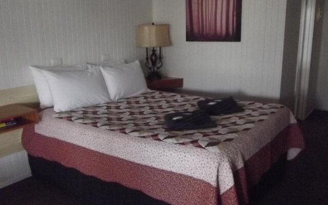 Country Roads Motor Inn