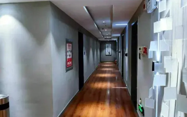 Sili Carl Visual Hotel