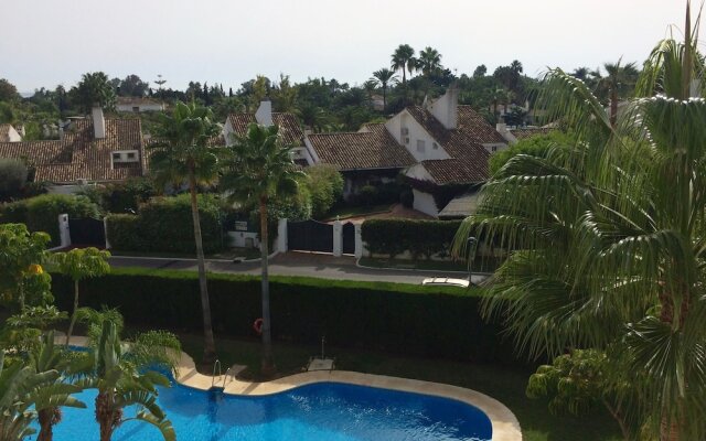 Hoyo 15 con piscina en Marbella by My City Home