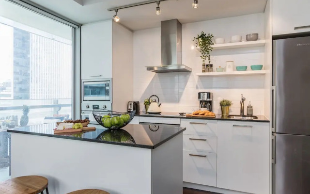 12 York St Condo - Financial District