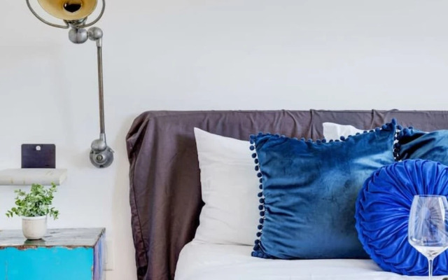 Luxe Lakefront Mansion Waterfront, Pompano Beach