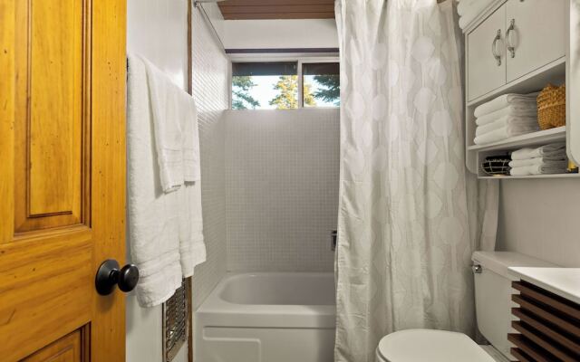 The Tranquil Pines A-frame Cabin Spectacular Views!