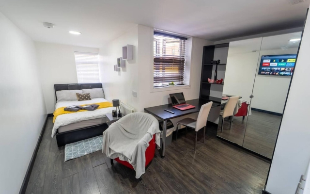 Modern Cosy Studio Available