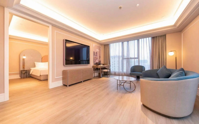 Mercure Hotel Xinyangdong Railway Station