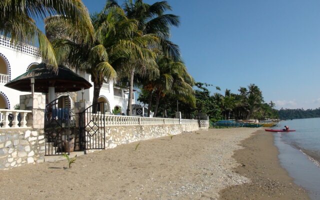 Squares Beachfront Apartments