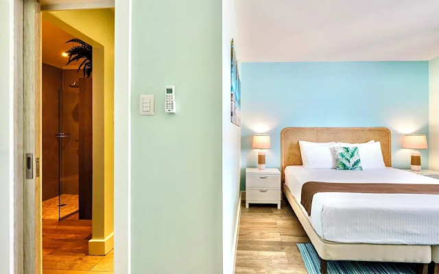 Las Islas Condominiums