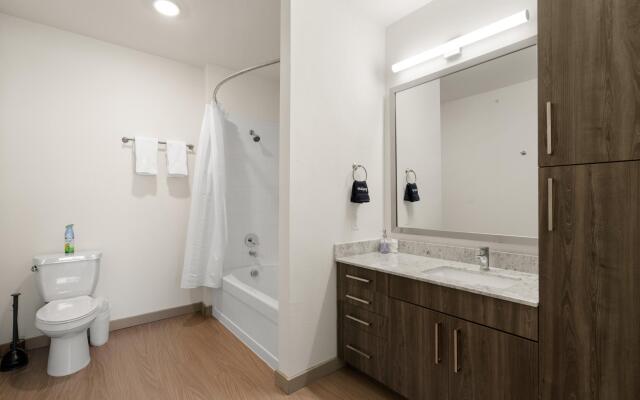 Arlington | Classy 2BD/2BA Apartment