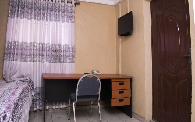 Maxton Suites Magodo