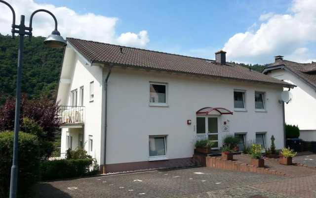 Haus Flora (Ferienwohnungen)