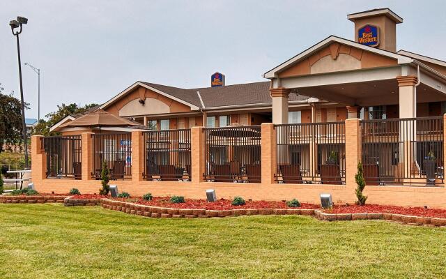 Clarion Pointe Independence - Kansas City