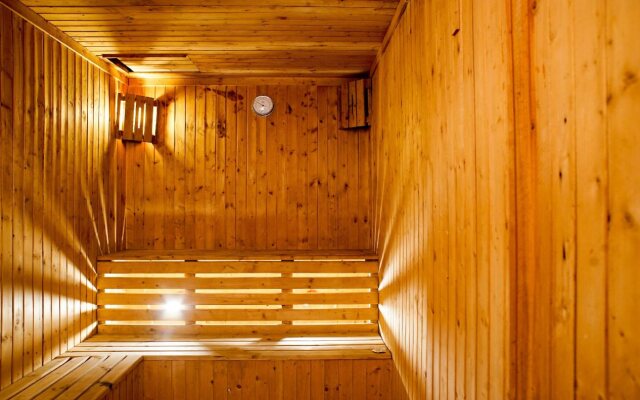 Adhiwangsa Hotel & Convention Hall