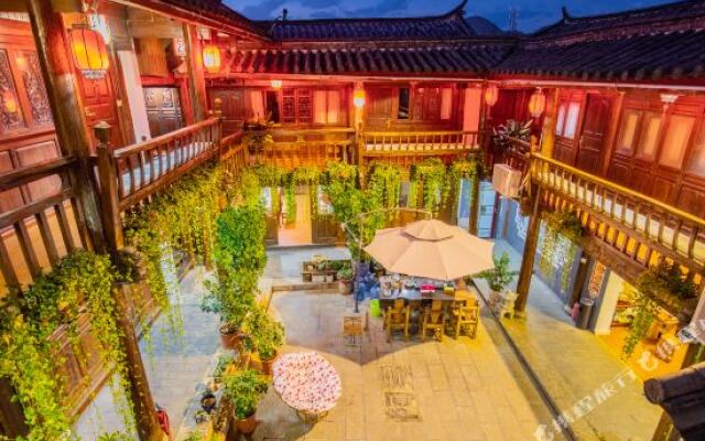 The Lijiang Ayan Inn Shangpeng Court
