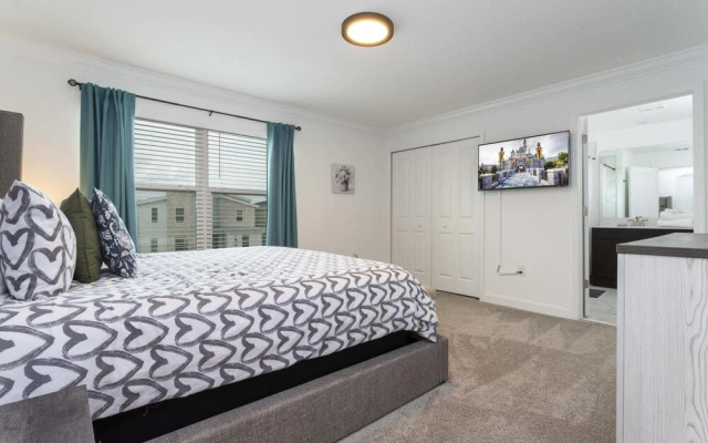 Adorable new Townhouse Near Disney