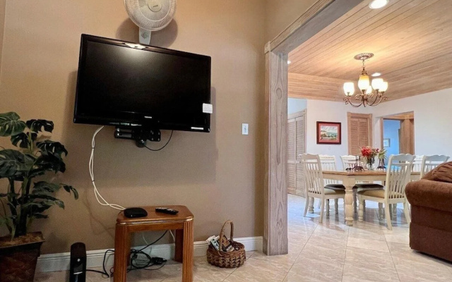 Chat N Chill - Top Floor Condo, Walk To Pink Sands Beach 2 Bedroom Townhouse — фото 5