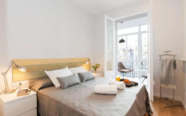 Perfectly located 4-bed 4-bath apartment in Barcelona 2-1