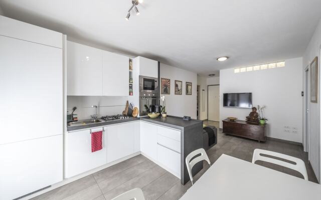 LakeGarden Apartment