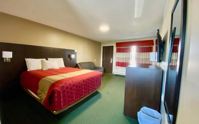 Colonial House Motor Inn