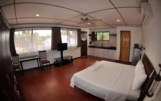 Parrot Resort Moalboal