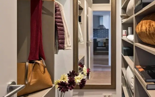 Pau Claris Design Apt. Next to Paseo de Gracia