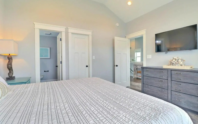 4059 - Bikinis & Martinis