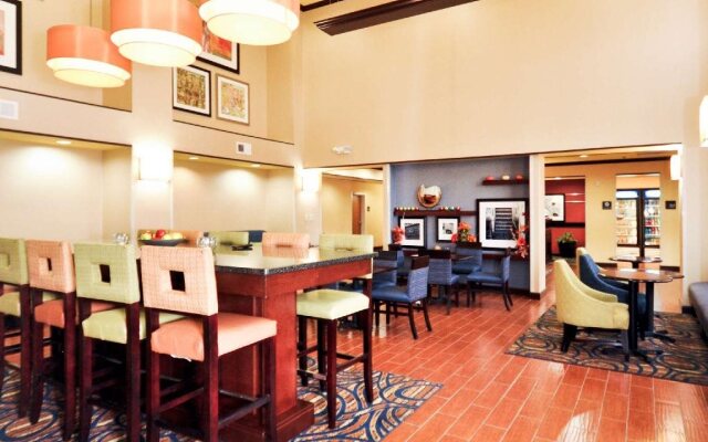 Hampton Inn & Suites Louisville East