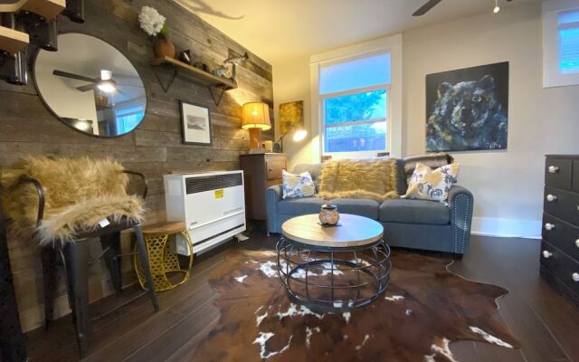 The Chic Guest Retreat in Old Town Near Csu!