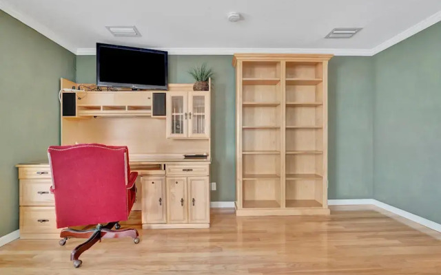Stones Throw Beachfront Luxury Suites