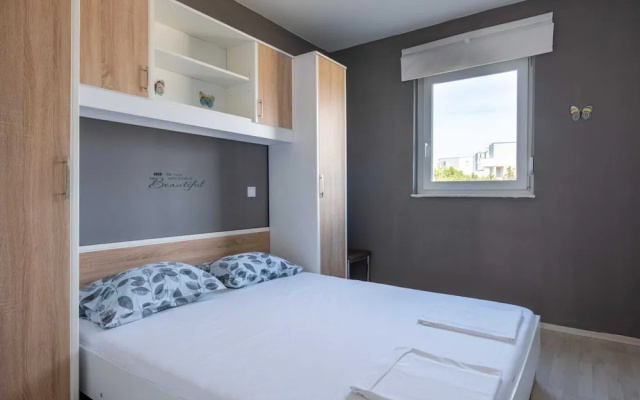 Lovely Apartment in Novalja near Sea Beach & Town Center