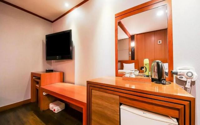 Nest Major Hotel