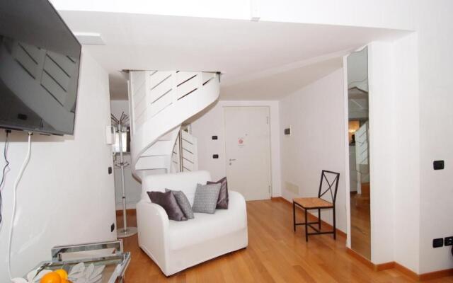 White Residence Apartment