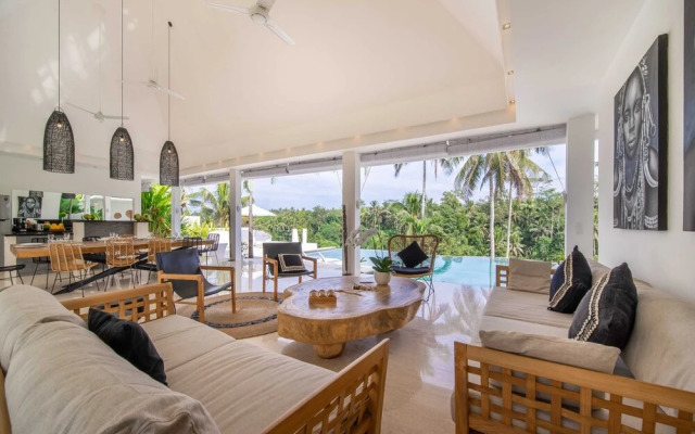 Amazing Jungle View Villa, 4 BR, Ubud With Staff