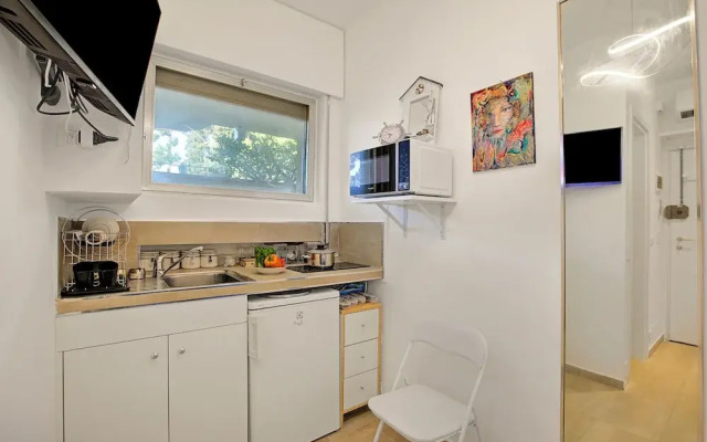 Jolie Sur La Mer - Petit Studio
