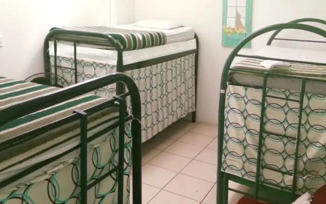Gaudys Backpackers - Hostel