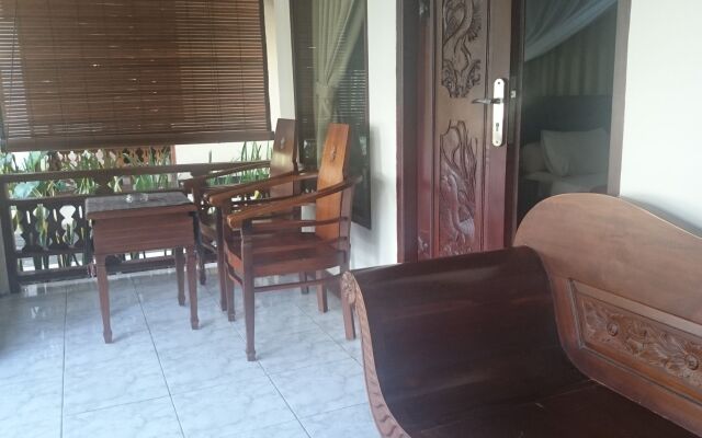 Batu Bolong Cottages