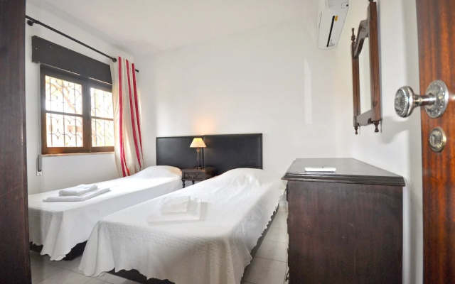 Traditional Private Pool, Walking Distance to Centre, Golf Facing