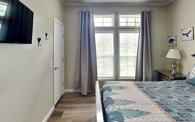 Hillside Hideaway by Taylor Made Deep Creek
