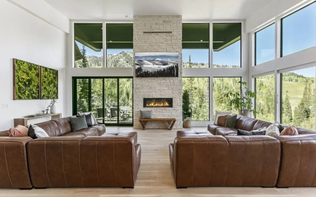 9005A - Luxury Four Bedroom 4 Home