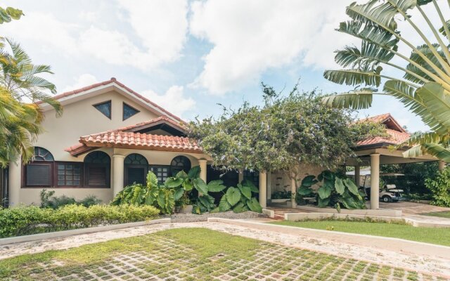 Incredible Villa With Pool at Lagos Casa de Campo