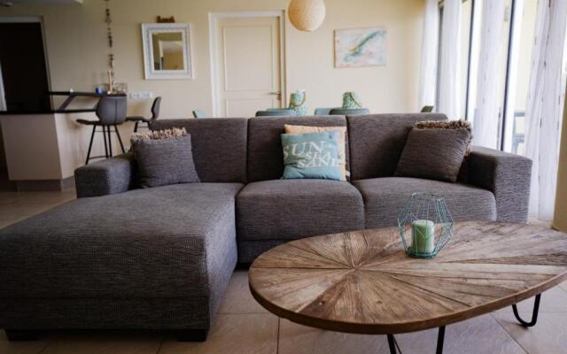 Outstanding 2 Bedroom Beach Front Suite 3