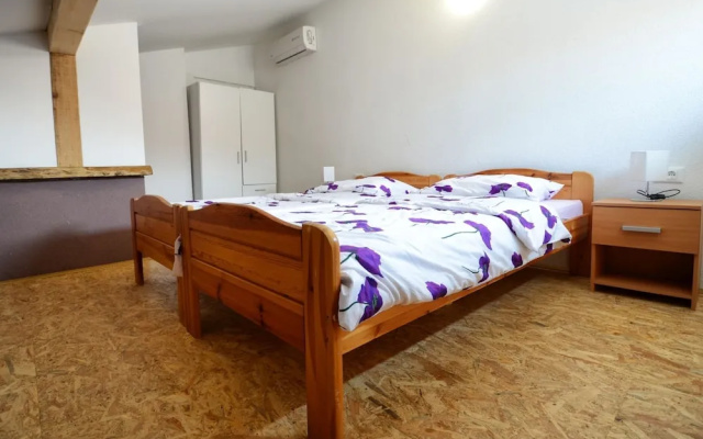 Apartment for up to 5 Persons Near Porec With Shared Pool - Apartment in Porec - Photo 5