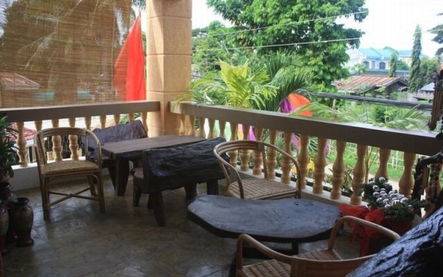 La Charica Inn & Suites